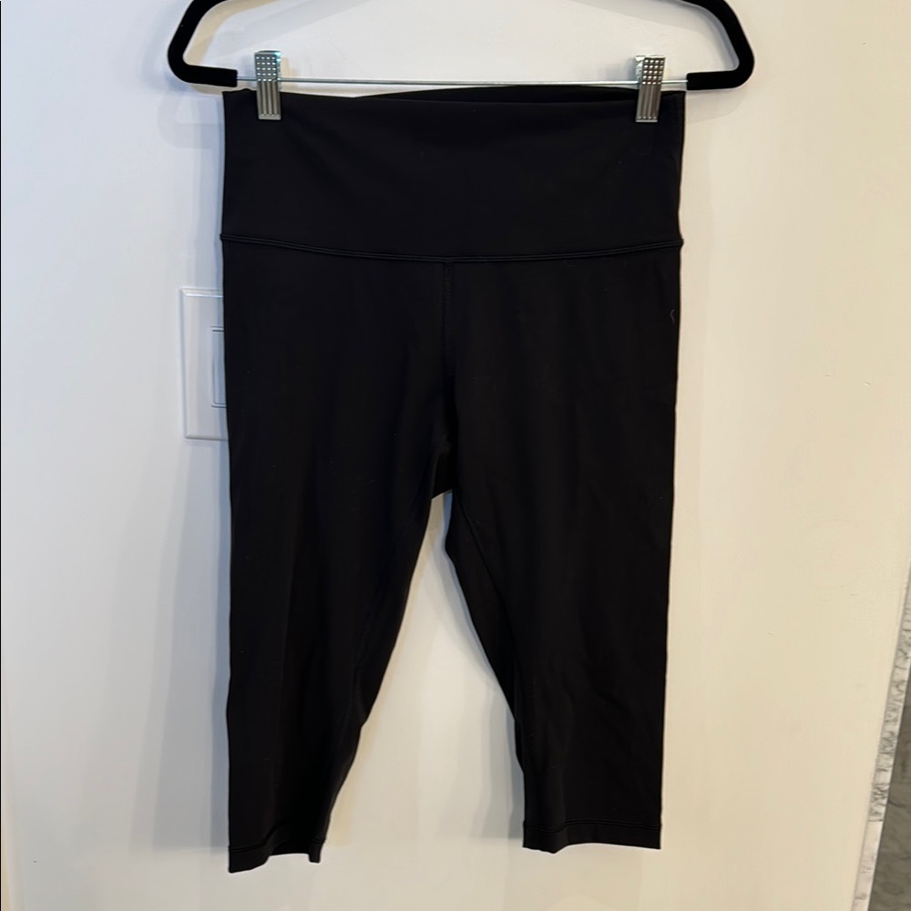 Black High-Waisted Capri Leggings